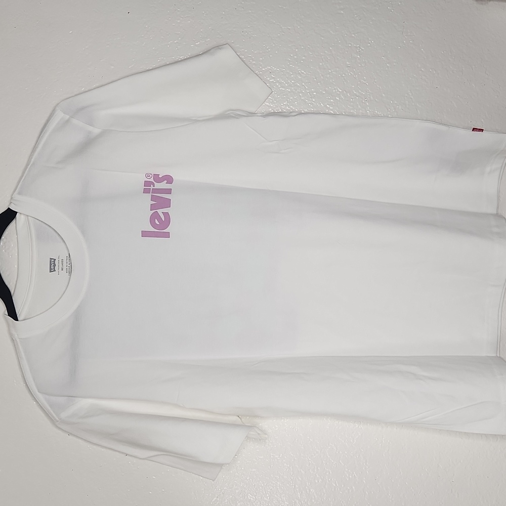 Medium White Levi's Tee